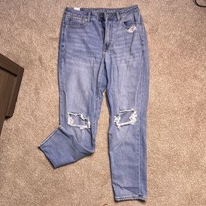 American eagle size 6 distressed mom jeans